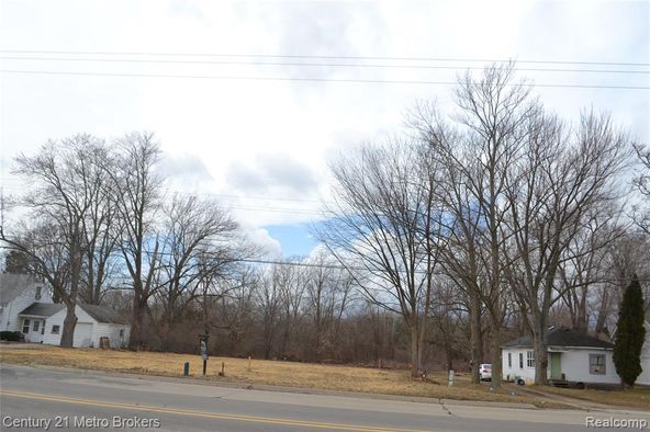 1200 S Belsay Rd, Burton, MI 48509
